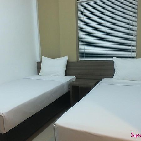 Zamrud Malioboro Hotel ยอกยาการ์ตา ภายนอก รูปภาพ