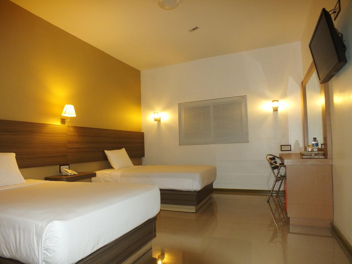 Zamrud Malioboro Hotel ยอกยาการ์ตา ภายนอก รูปภาพ