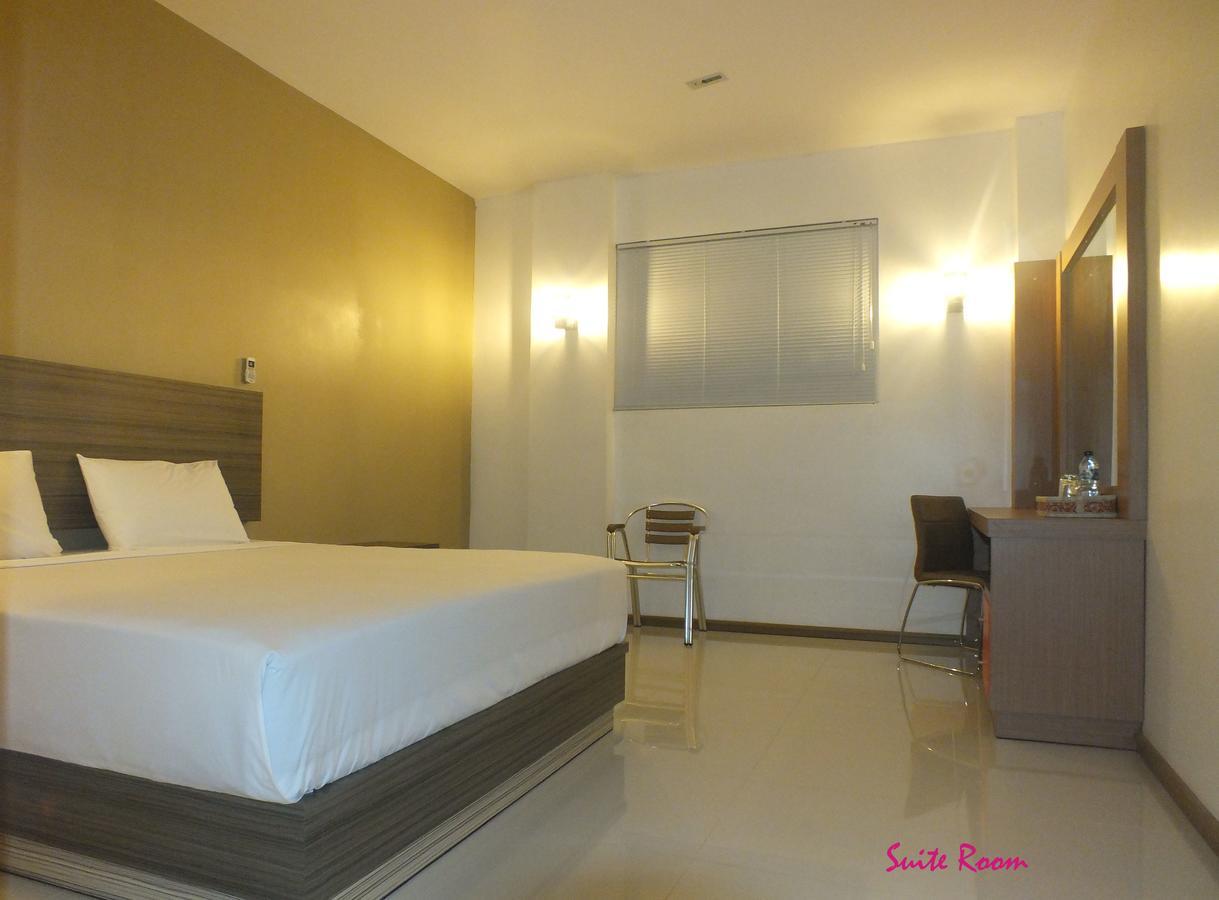Zamrud Malioboro Hotel ยอกยาการ์ตา ภายนอก รูปภาพ